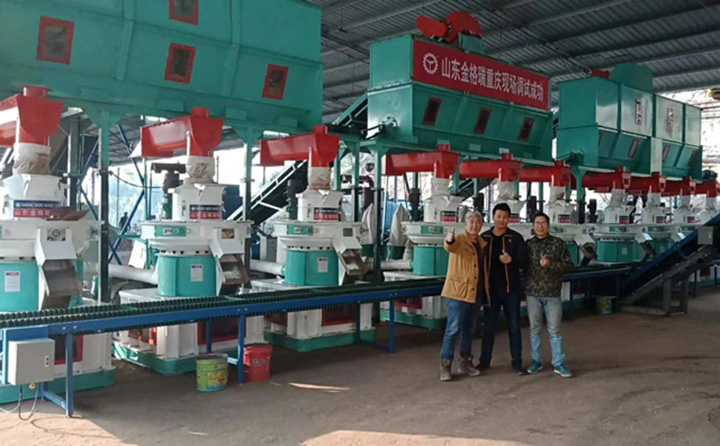 重庆12-15吨木屑颗粒机生产线调试成功.jpg